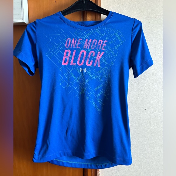 DONATED!!! Under Armour Top - Picture 1 of 3